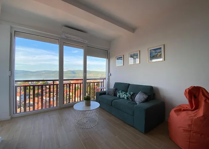 Luxury Danube 골루바츠