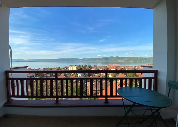 아파트 Luxury Danube 골루바츠