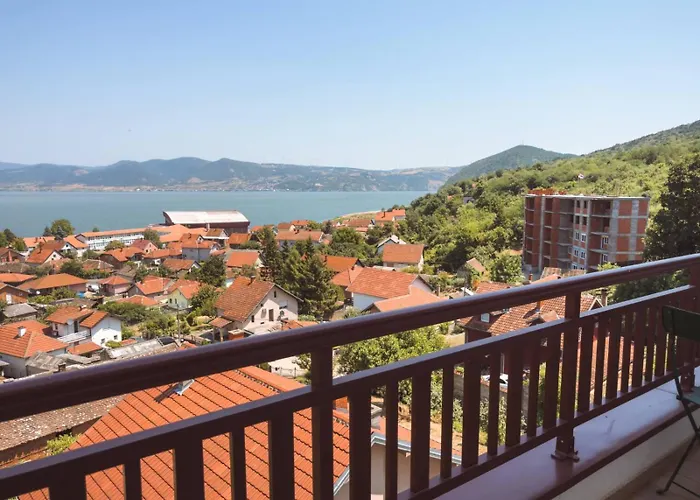 Luxury Danube 아파트 골루바츠